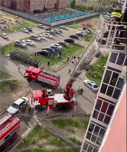 Пожарные эвакуировали 53 человека в Уральске 