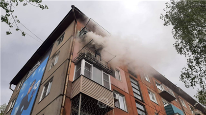 В Усть-Каменогорске загорелась квартира в многоэтажном доме