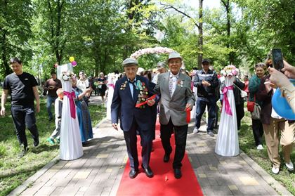 В Алматы открылась новая аллея ветеранов 