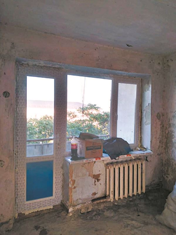 Неравнодушные актаусцы помогли со стройматериалами – один из жителей поменял все пластиковые окна в квартире