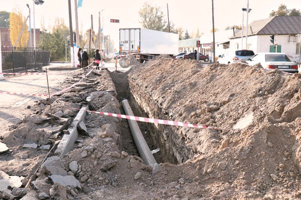 Улицы сел в Кордайском районе изрыты канавами – газ проводят