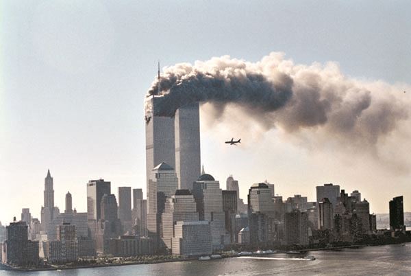 11 сентября террористы использовали угнанные самолеты как оружие для массового убийства невинных людей в США