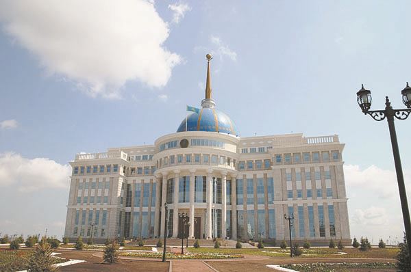 В 2004-м, наконец, достроена резиденция президента “Ак Орда”