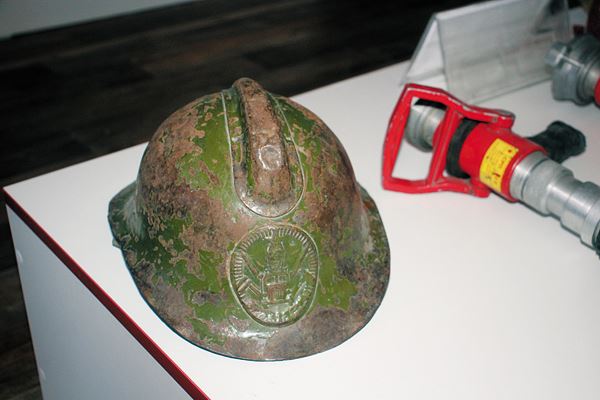 Один из старейших экспонатов музея при пожарной части. Фото Владислава КОЖУХАРЯ