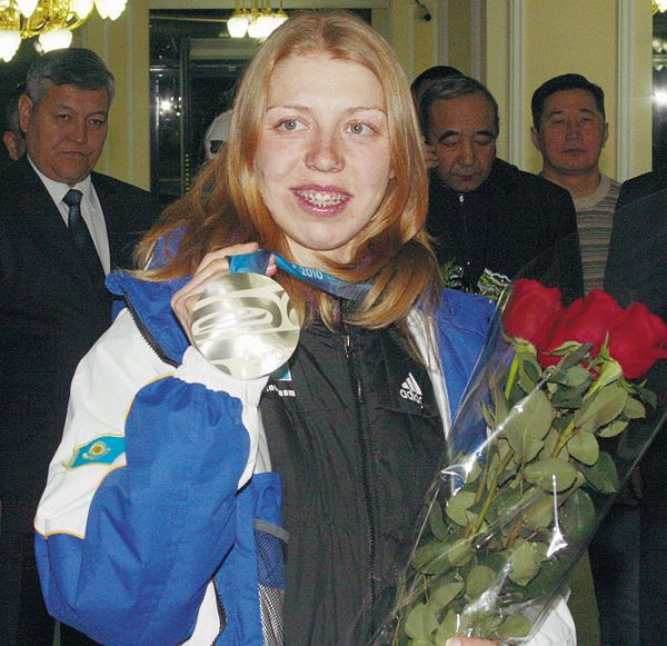 Биатлонистка Елена Хрусталёва с серебряной медалью Олимпиады-2010. Фото из архива 