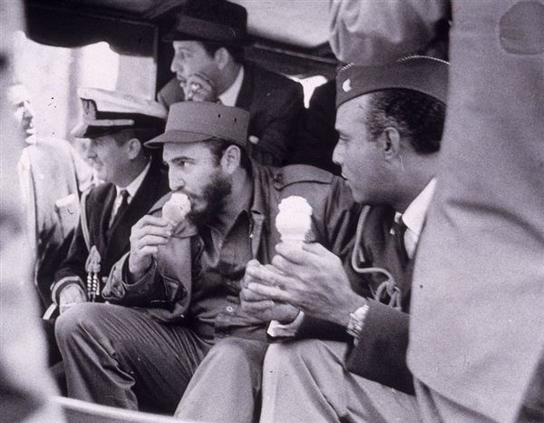 Фидель Кастро так любил мороженое, что для этого стал развивать молочную отрасль, совсем непопулярную на Кубе. Кубинский лидер мечтал, что когда нибудь мороженое с острова Свободы, станет таким же символом Кубы, как ром и сигары