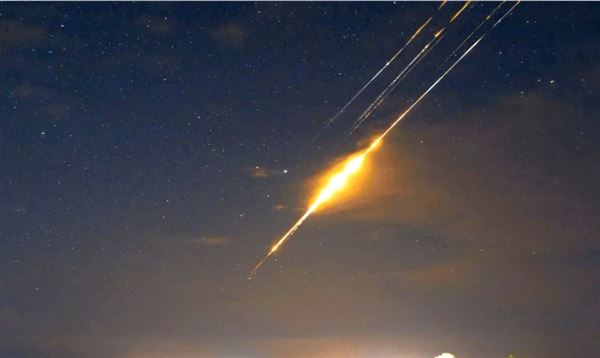 Сгоревшие ступени от ракеты «Союз» на Дальнем Востоке приняли за комету Понса — Брукса. Это и привлекло внимание к астрономическому явлению
