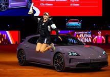 Теннисистка Елена Рыбакина отказалась сесть за руль подаренного ей Porsche