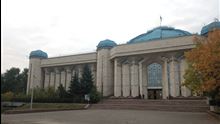 "Она увидела, что шальная пуля прошила ее пальто насквозь" - сотрудница Центрального музея Алматы рассказала, как с коллегами защищала экспонаты от мародеров
