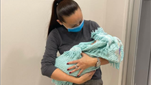 Баян Алагузова показала фотографию новорожденной внучки