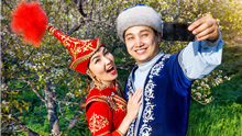 От раздачи бриллиантов до приседаний с мешком сахара: как казахстанцы отжигали на свадьбах