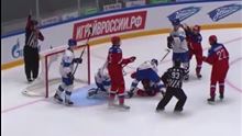 Хоккеисты из сборной Казахстана подрались с россиянами на льду