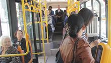 Они там старикам место уступают! Чем шокирует иностранцев казахстанский общественный транспорт