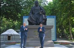 Токаев принял участие в церемонии открытия памятника Абаю Кунанбаеву в Бишкеке