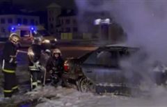В Астане сгорел автомобиль, пострадал водитель