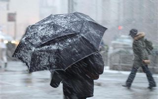 В столице и нескольких областях Казахстана объявлено штормовое предупреждение 
