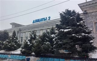 Мужчина пострадал при обрушении обшивки здания вокзала "Алматы-2"