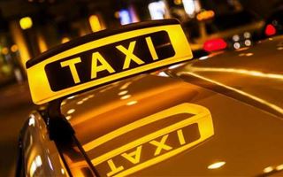 В Нур-Султане таксист оплатил свои штрафы забытыми деньгами многодетной матери