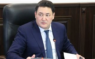 Акима Павлодарской области Булата Бакауова везут в следственный суд - СМИ