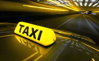 В Нур-Султане таксист оплатил свои штрафы забытыми в автомобиле деньгами 
