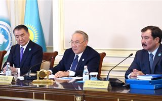 Нурсултан Назарбаев принял участие в заседании Конституционного совета