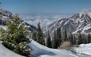 Турист на снегоходе заблудился в горах Алматинской области