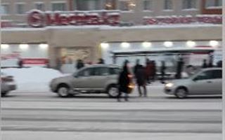 «Вы бессмертные?»: водитель обратился к пешеходам Казахстана