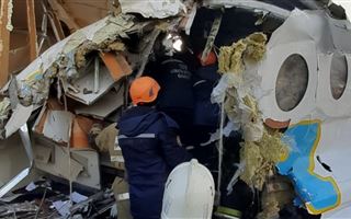 Токаев поручил ускорить выплату компенсаций пострадавшим в крушении самолета Bek Air