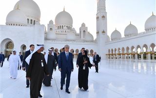 Президент РК побывал в одной из самых красивых достопримечательностей Абу-Даби