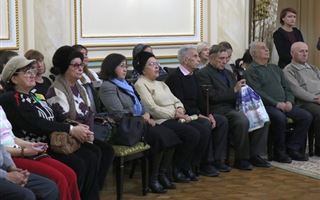 В Алматы в Международный день памяти жертв Холокоста представители разных национальностей вспоминали тех, кто попал в “машину смерти”.