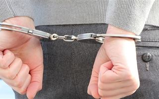 Мужчине грозит штраф в 8 миллионов тенге за пьяную драку с полицейским в Акмолинской области