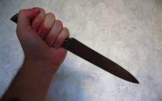 Мужчина напал с ножом на свою бывшую жену и порезал себя в Костанае