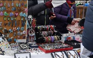 Алматинские пенсионеры просят разрешить им торговать на улицах возле Зеленого базара