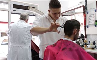 Мужчинам старше 40 лет запретили красить волосы в черный цвет в Туркменистане