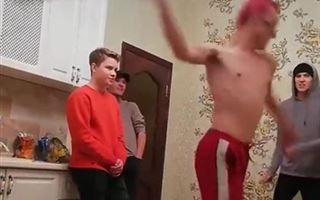 «Я отвечал за видео, меня избивали»: разбивший о пол домбру парень извинился перед казахстанцами