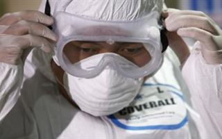 «Мир тестирует вакцину от коронавируса, а у нас уже маски есть»: аптека Алматы удивила горожан