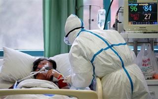 Число жертв коронавируса в Китае достигло 908 человек