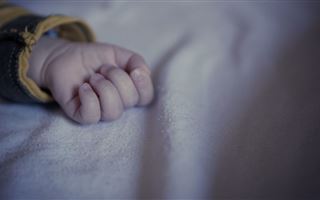 В Актау умер младенец, который лишился носа в роддоме