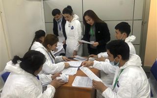 Учения по предупреждению коронавируса провели в аэропорту и поликлиниках Алматы