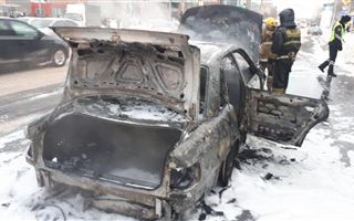 Автомобиль сгорел на дороге в Нур-Султане