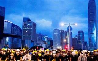 Власти Гонконга выплатят жителям города по 1200 долларов в качестве поддержки из-за вируса