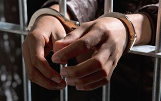 Охранника ночного клуба в Актау осудили на 2,5 года лишения свободы за изнасилование