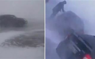 В семи областях Казахстана перекрыли дороги из-за бурана