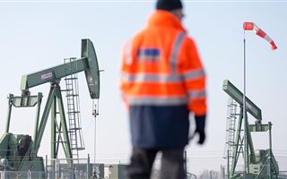 Мировые цены на нефть рухнули почти на 31%