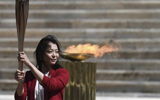 Олимпийский огонь доставили из Греции в Японию