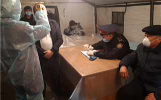 На блокпостах Алматы выявили еще двоих человек с температурой 