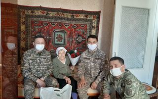 Военнослужащие РК поддержали идею Елбасы и оказали материальную помощь пенсионерам