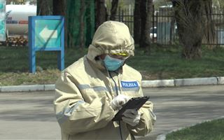 Почти 300 защитных костюмов получили полицейские Алматы