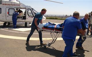Пилотов упавшего под Карагандой истребителя доставили в больницу санавиацией
