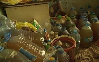 В Актау семья хранила в квартире 1300 литров собственной мочи в пластиковых бутылках: что пишут о нас иноСМИ